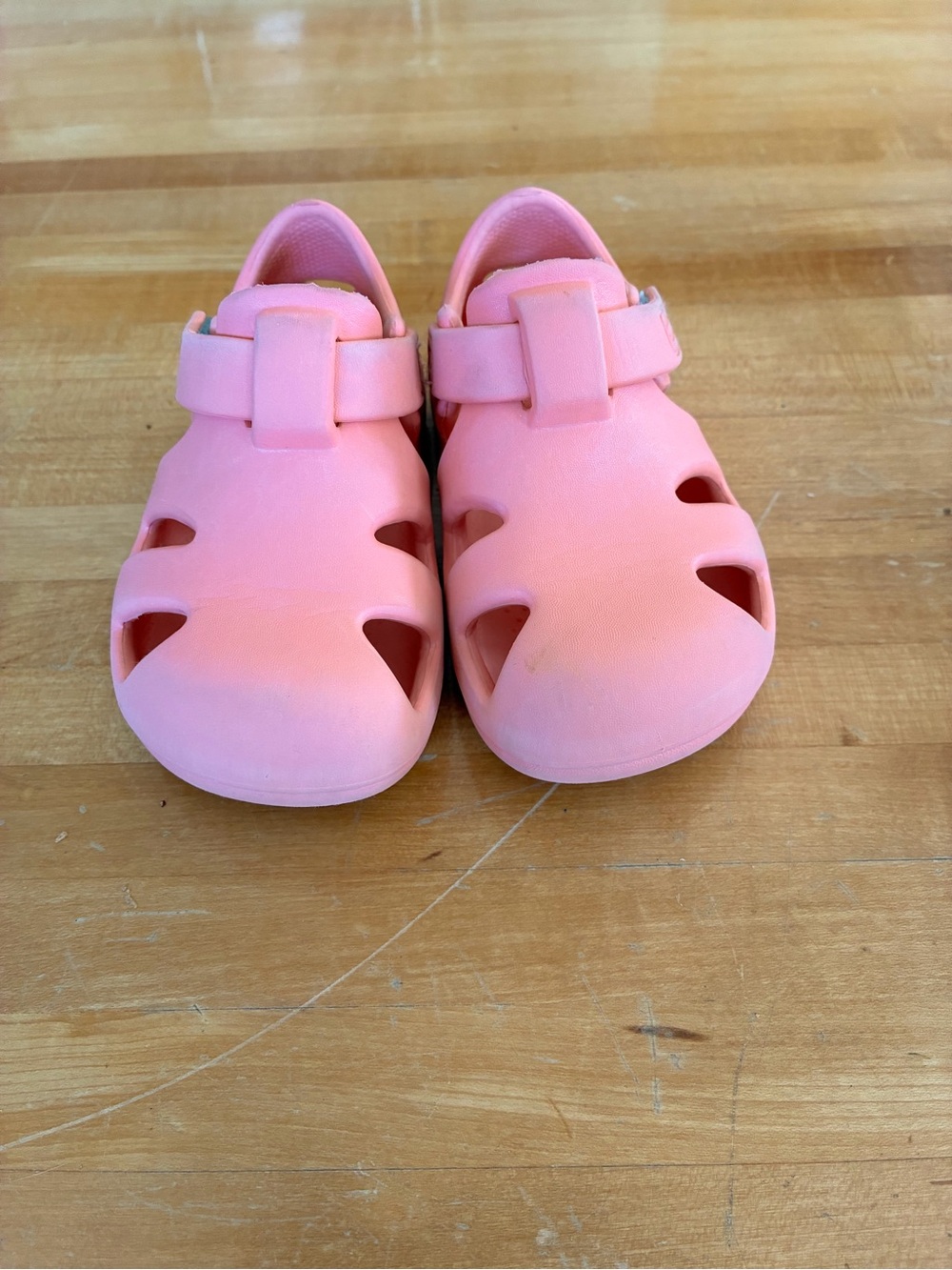 Ten little splash sandals